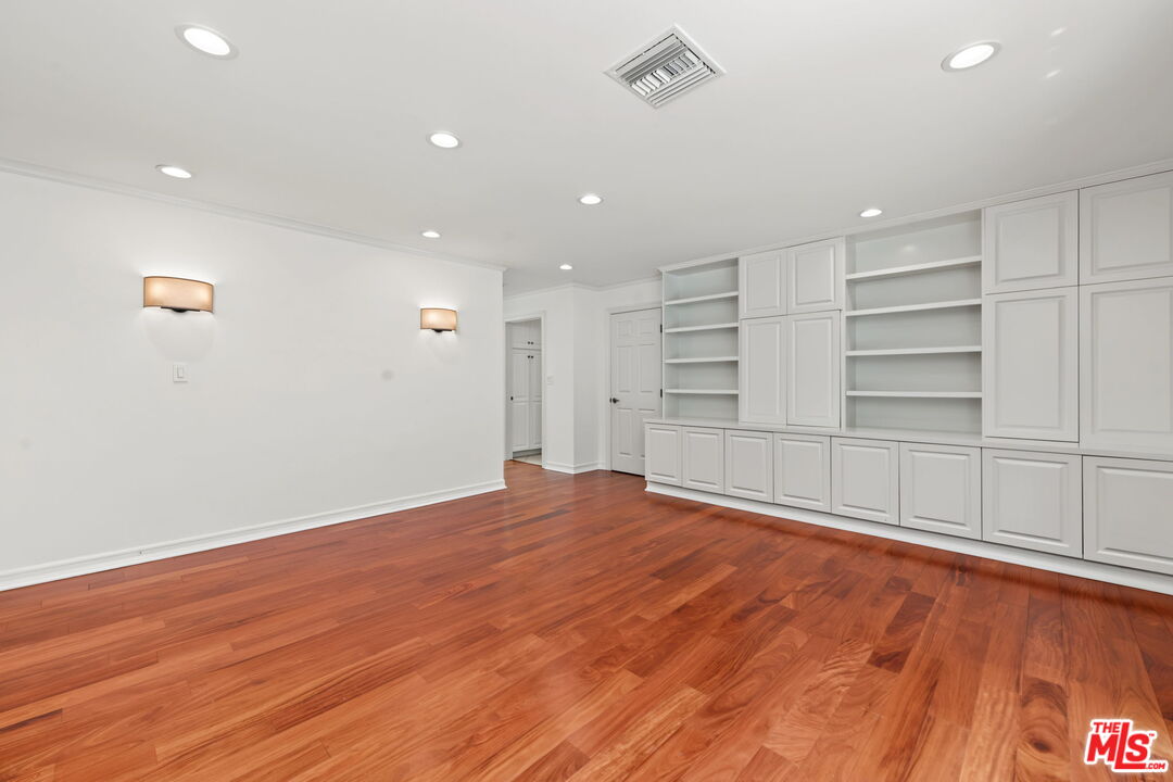 860 Bronze Ln