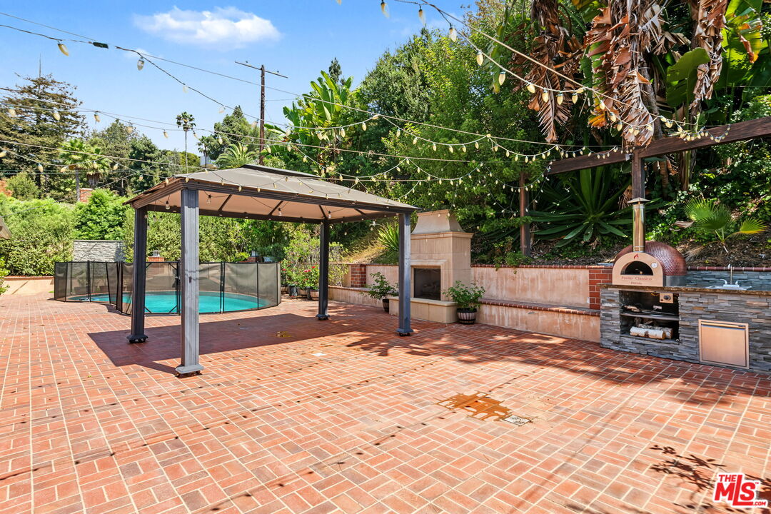 860 Bronze Ln