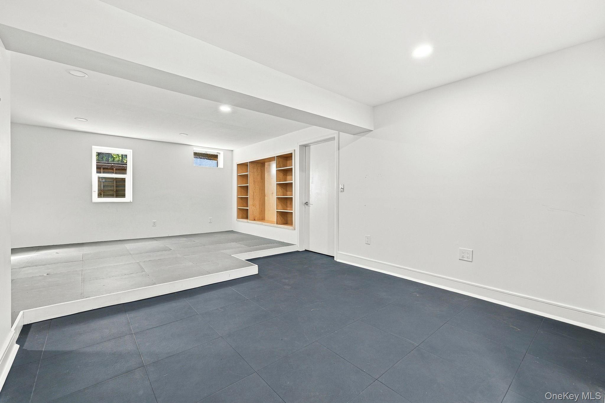 32 Sarles Street