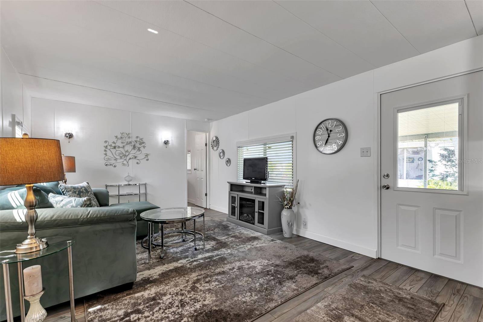 6450 FLORAL CT
