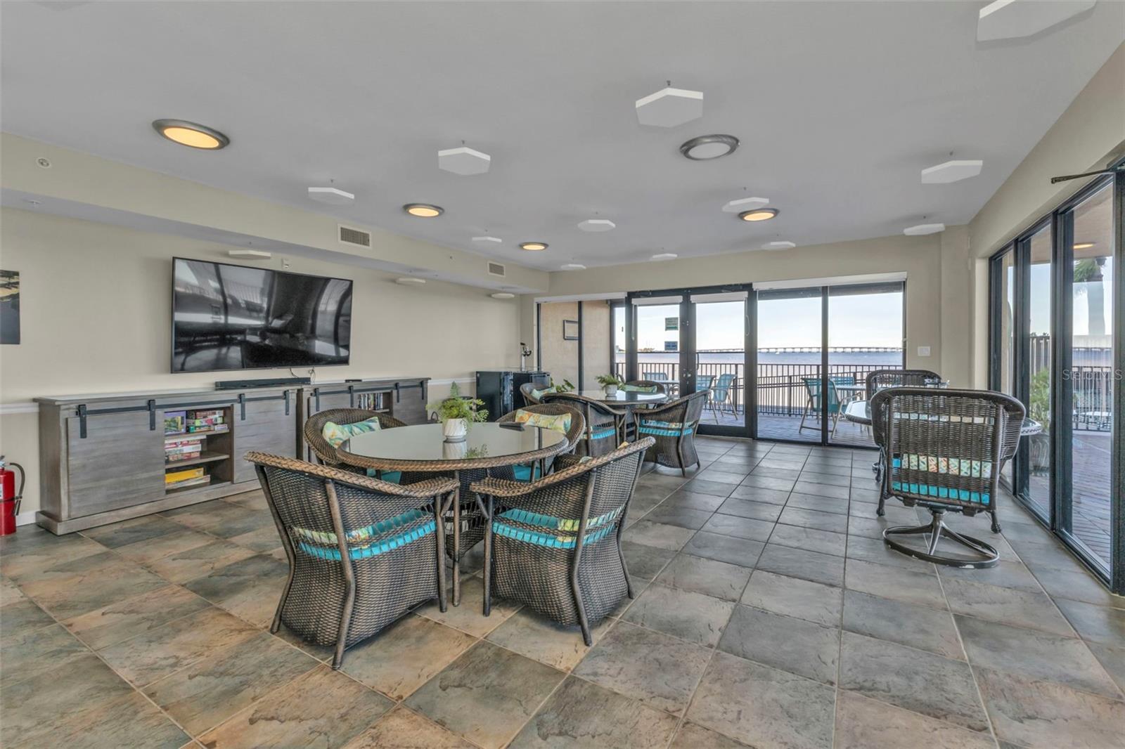 900 E MARION AVE #1403