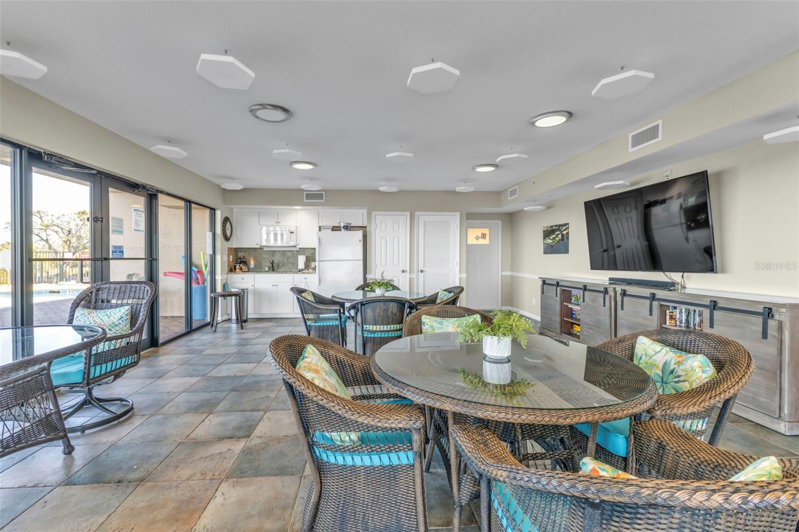 900 E MARION AVE #1403