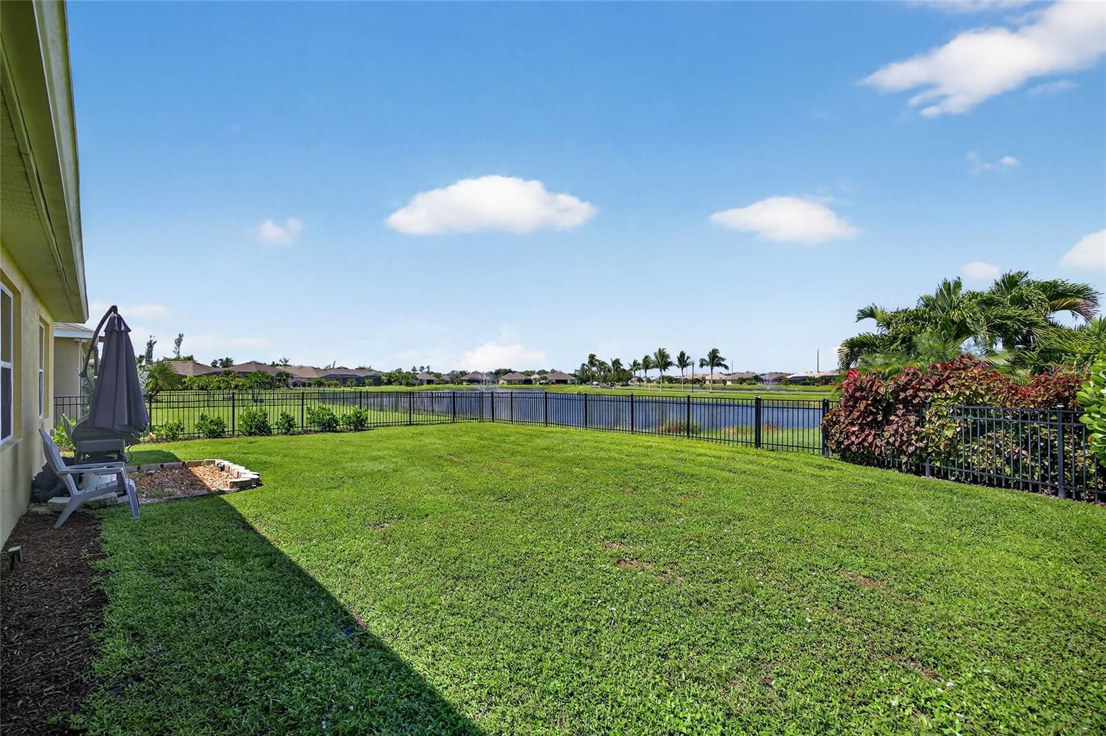 7573 MIKASA DR