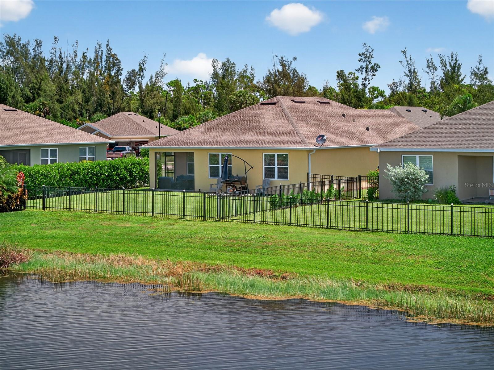 7573 MIKASA DR