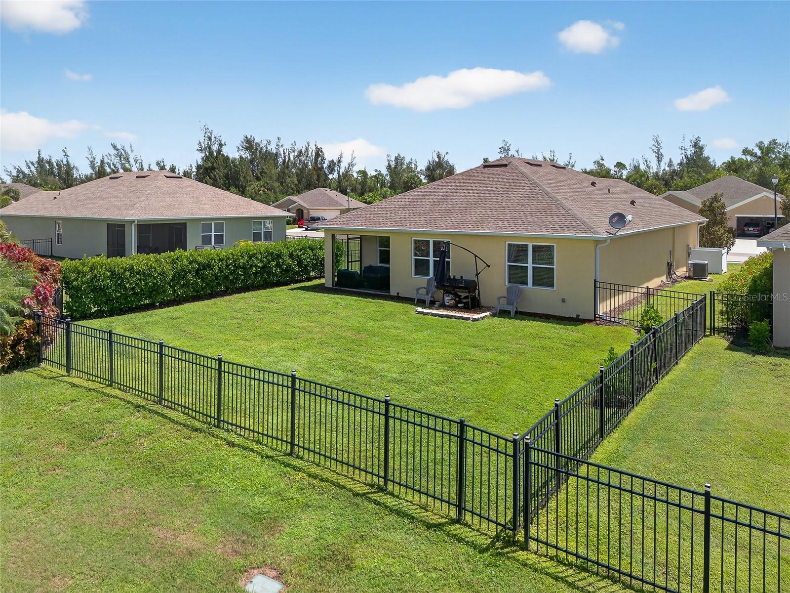 7573 MIKASA DR