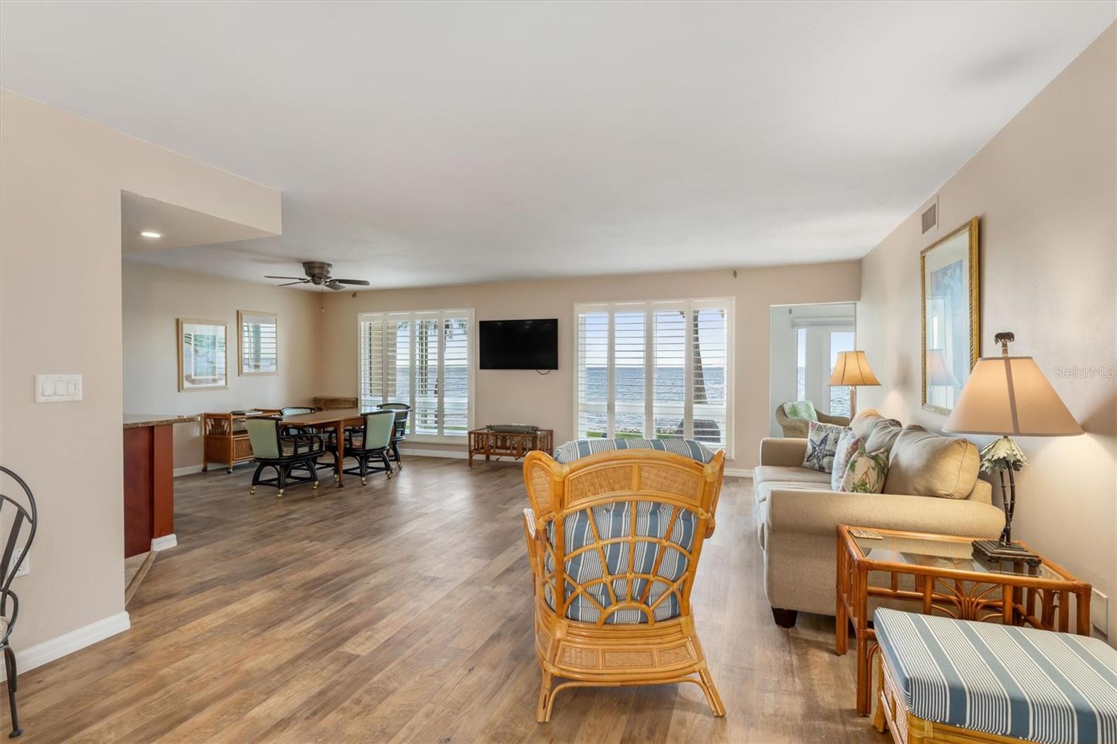 1 COLONY POINT DR #A20