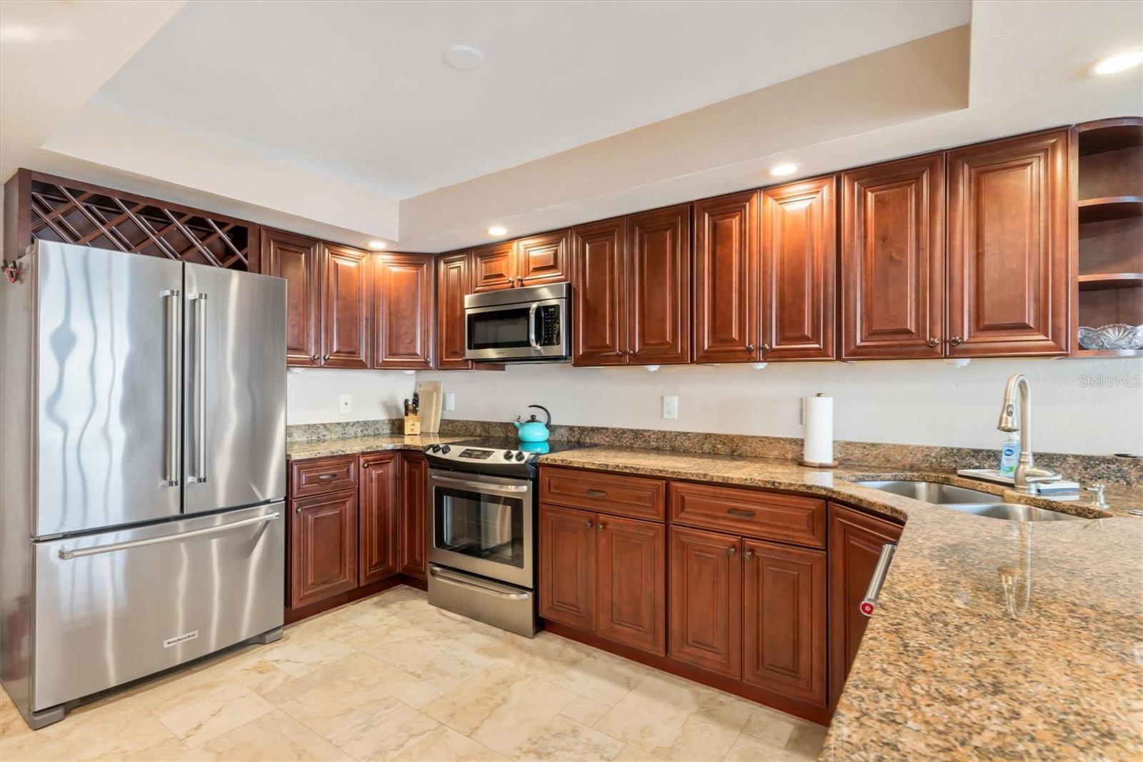 1 COLONY POINT DR #A20