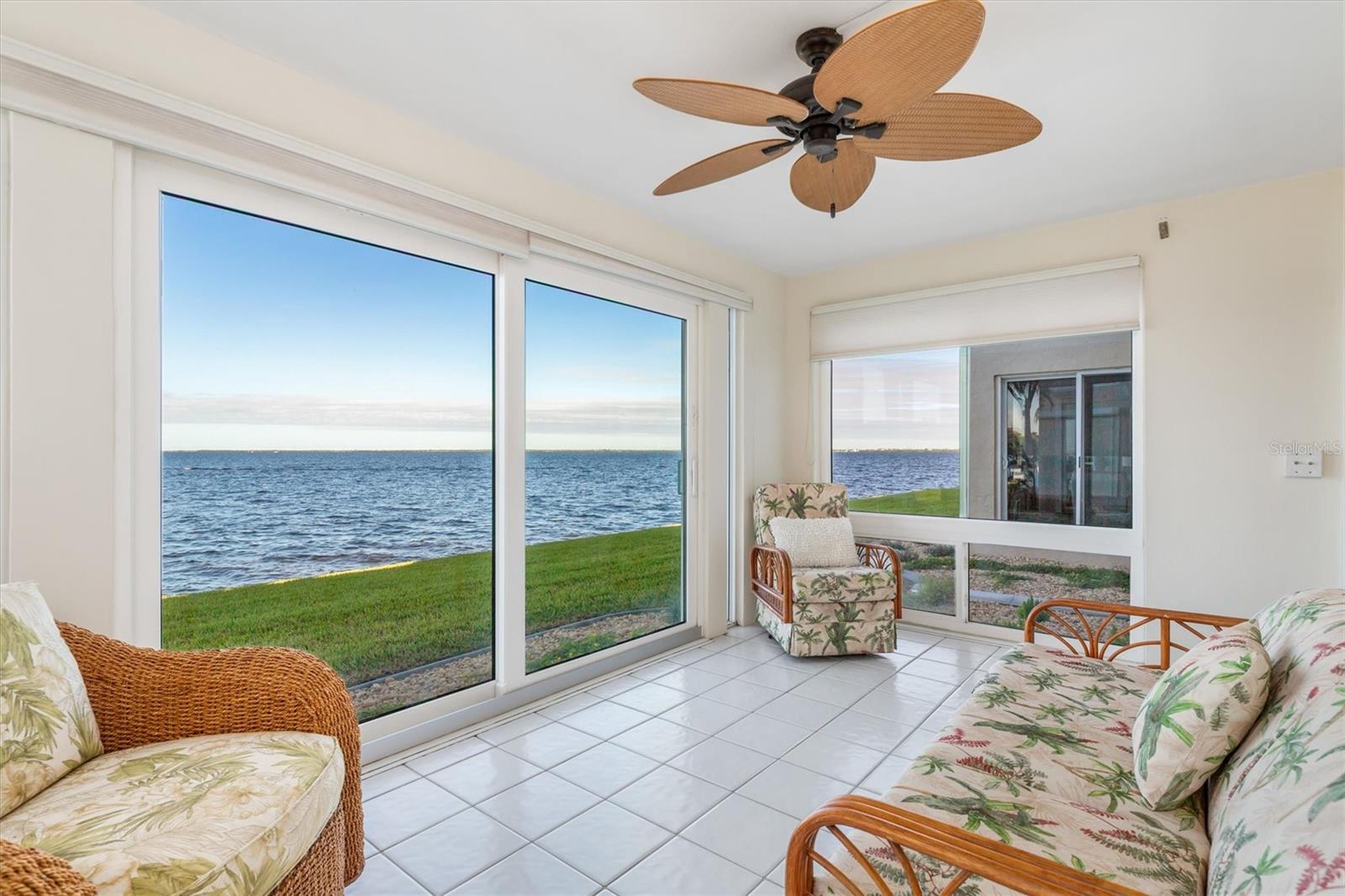 1 COLONY POINT DR #A20