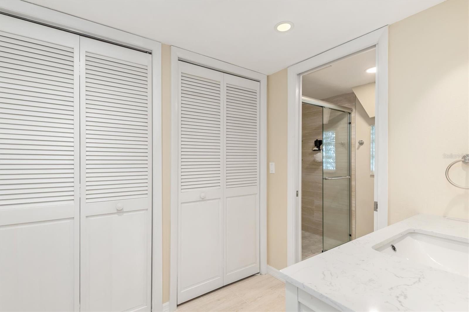 1 COLONY POINT DR #A20