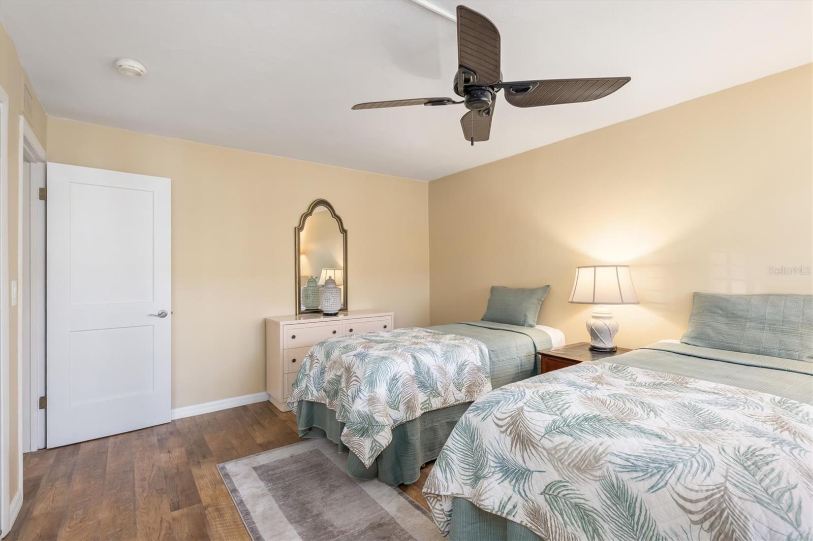 1 COLONY POINT DR #A20