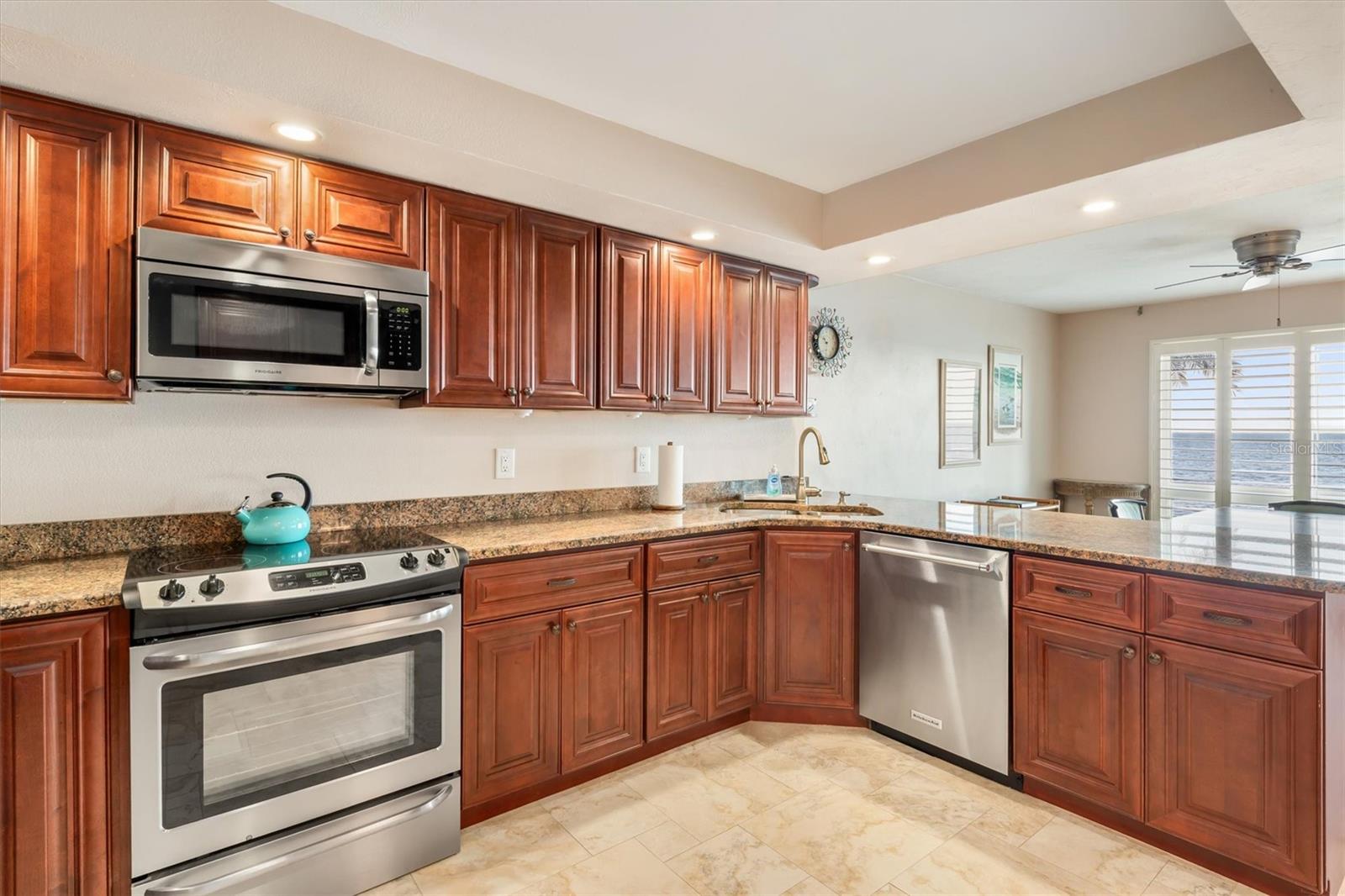 1 COLONY POINT DR #A20