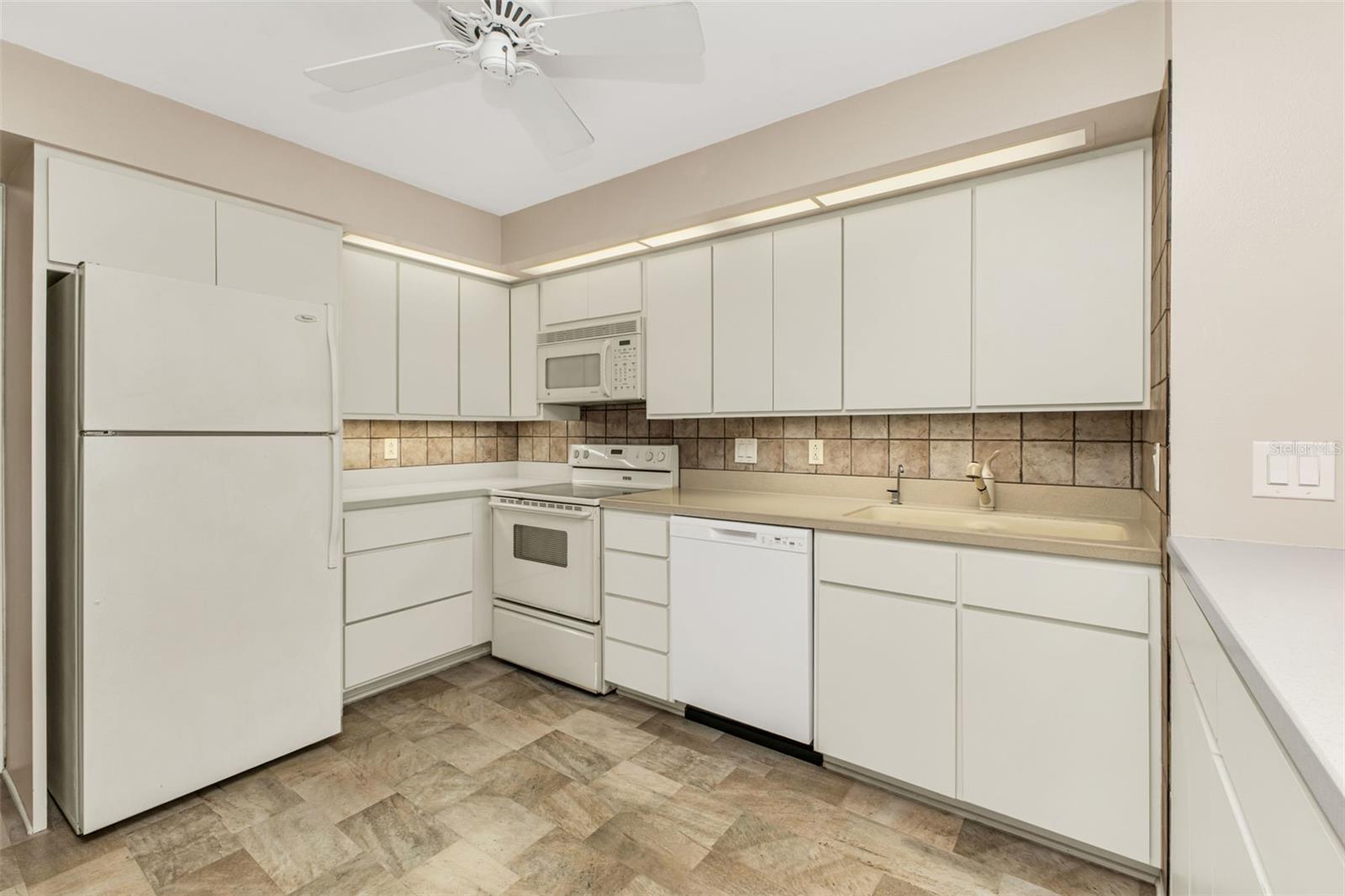 1 COLONY POINT DR #3C