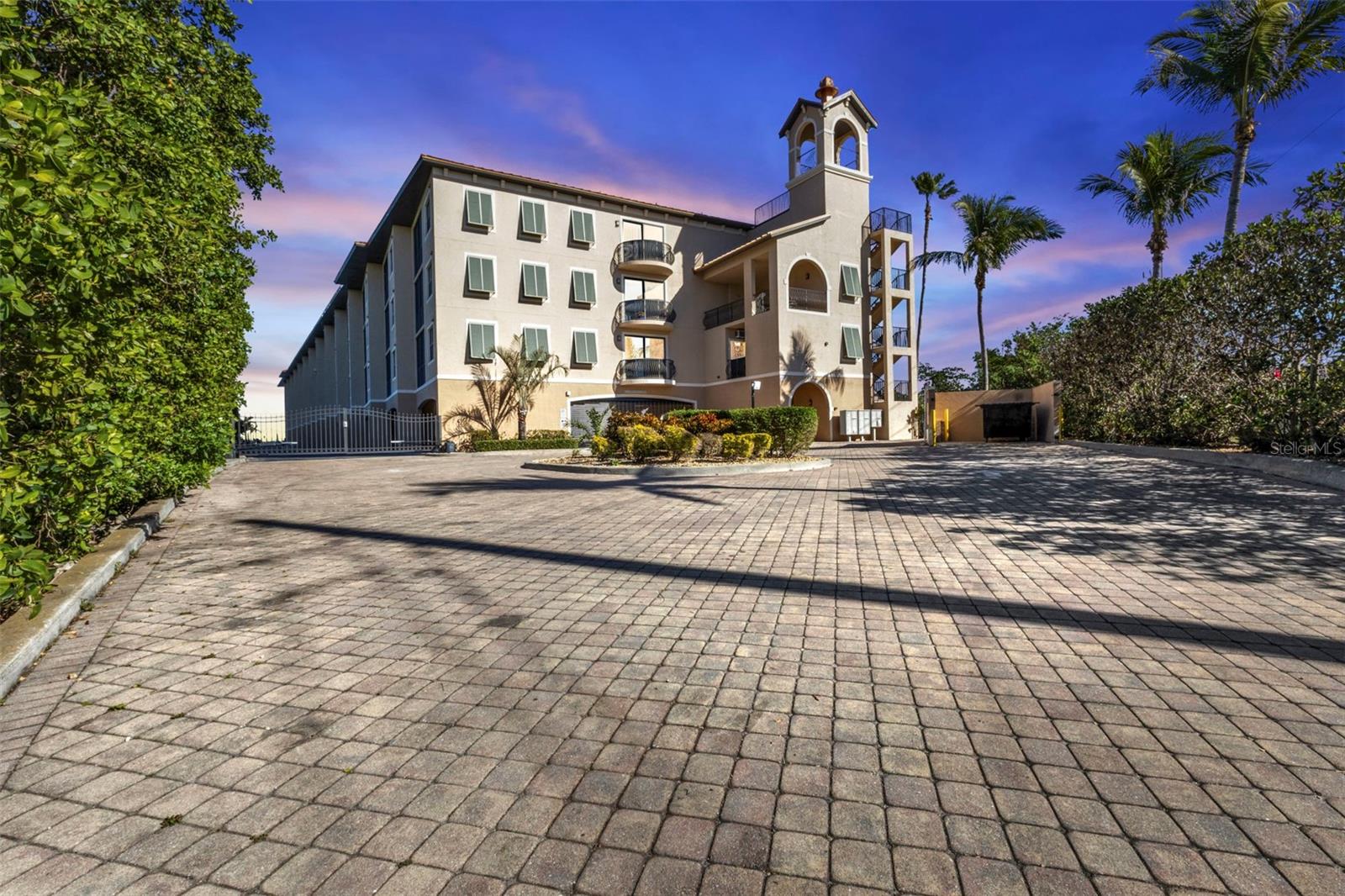 900 E MARION AVE #1301