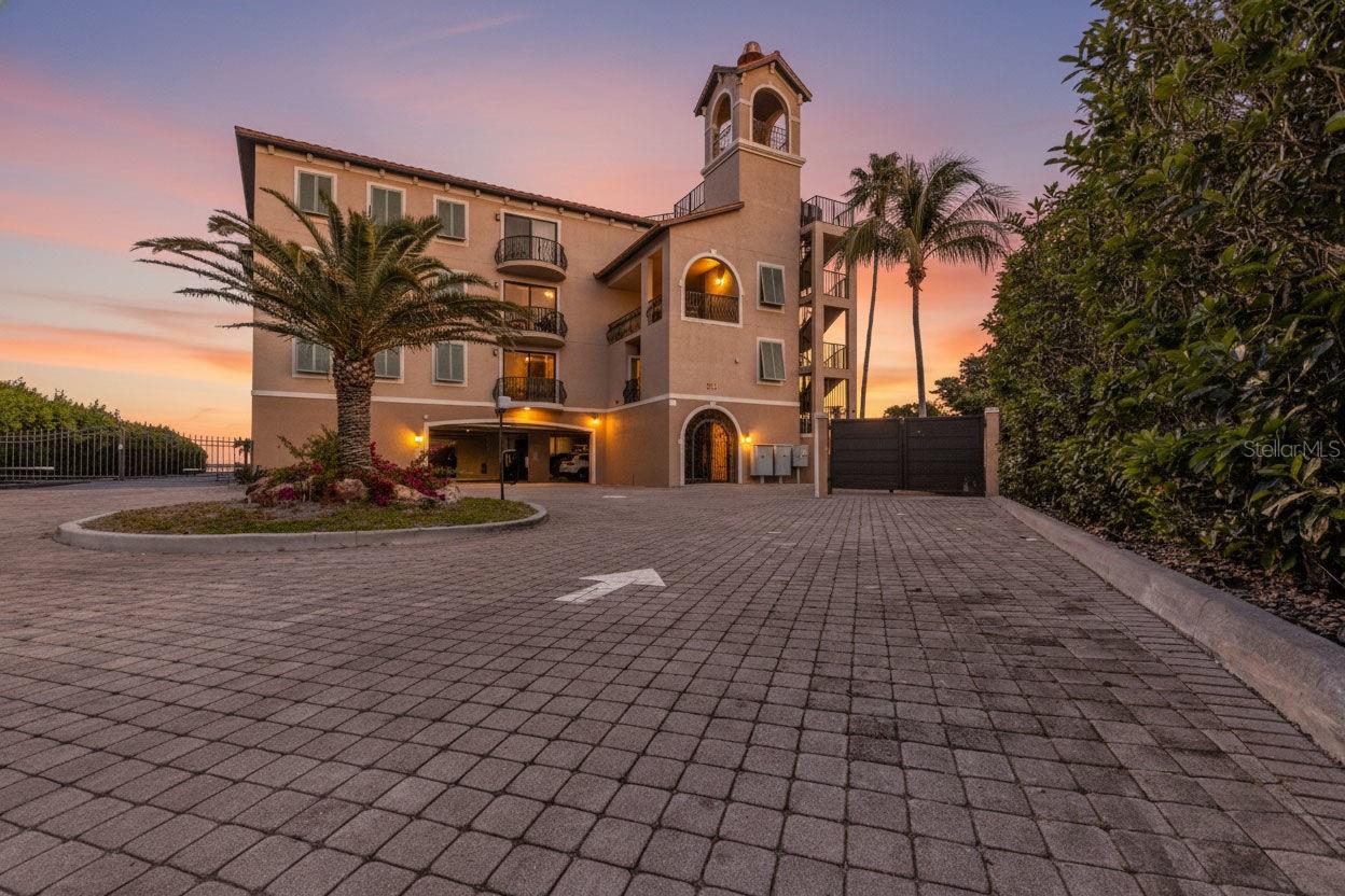 900 E MARION AVE #1301