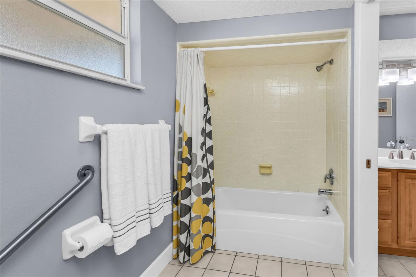 1 COLONY POINT DR #13C