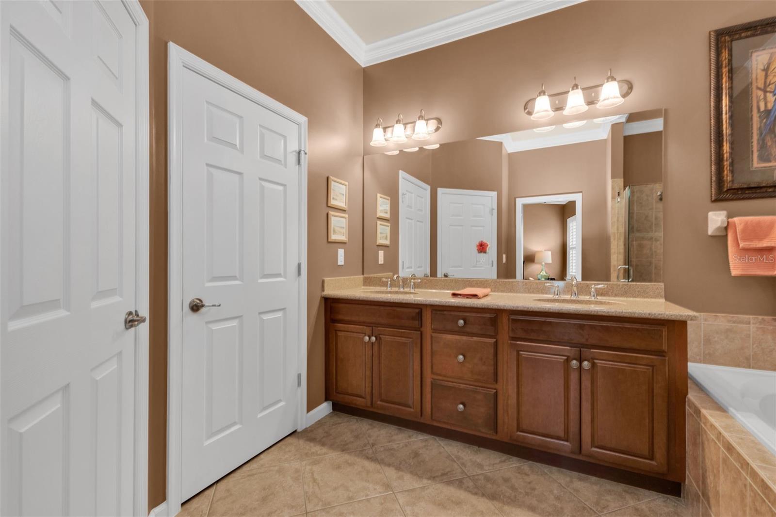 13304 CREEKSIDE LN