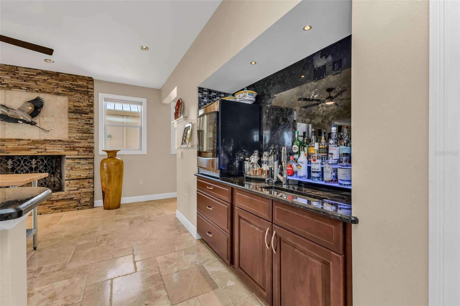 44 COLONY POINT DR