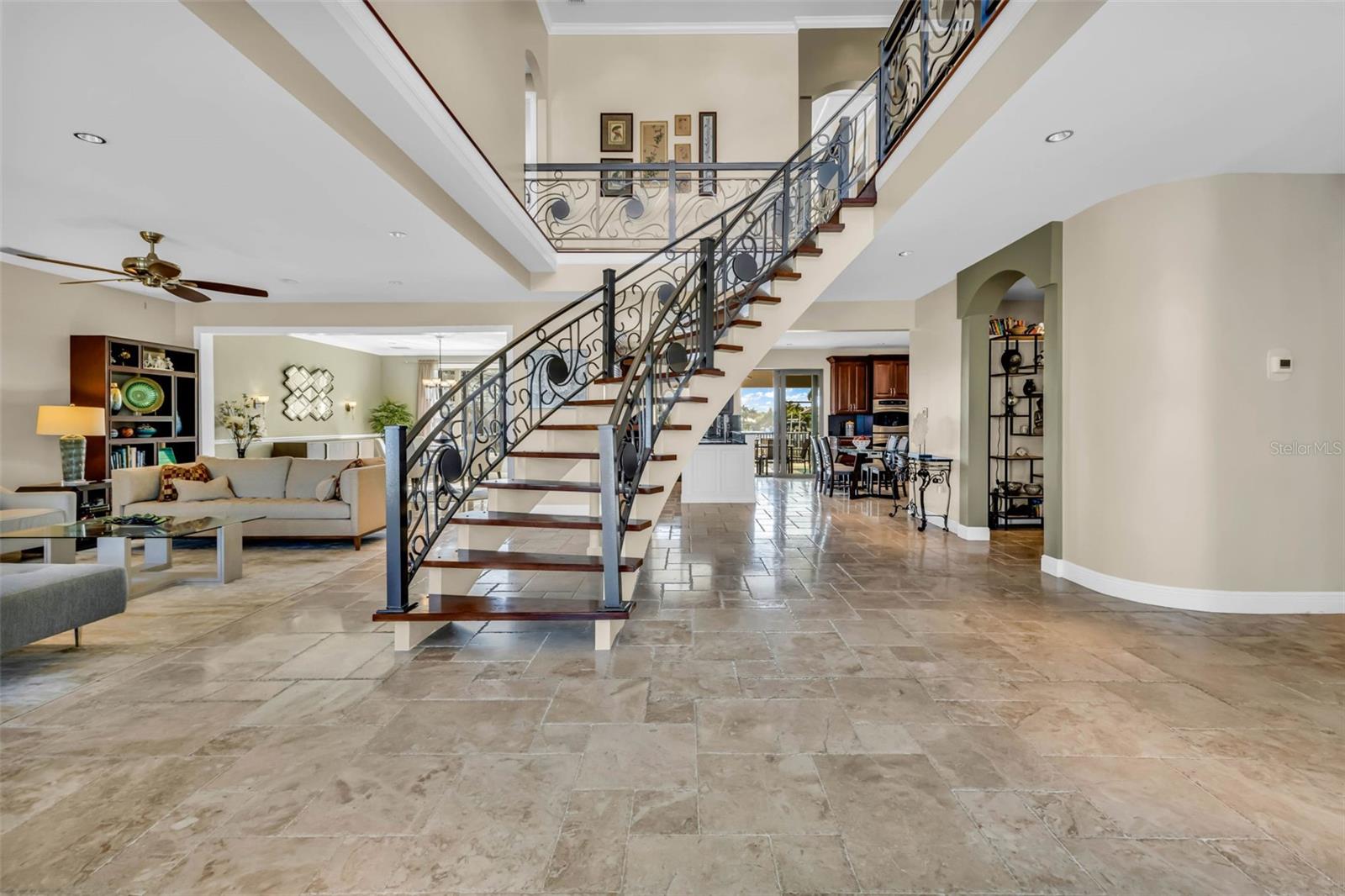 44 COLONY POINT DR
