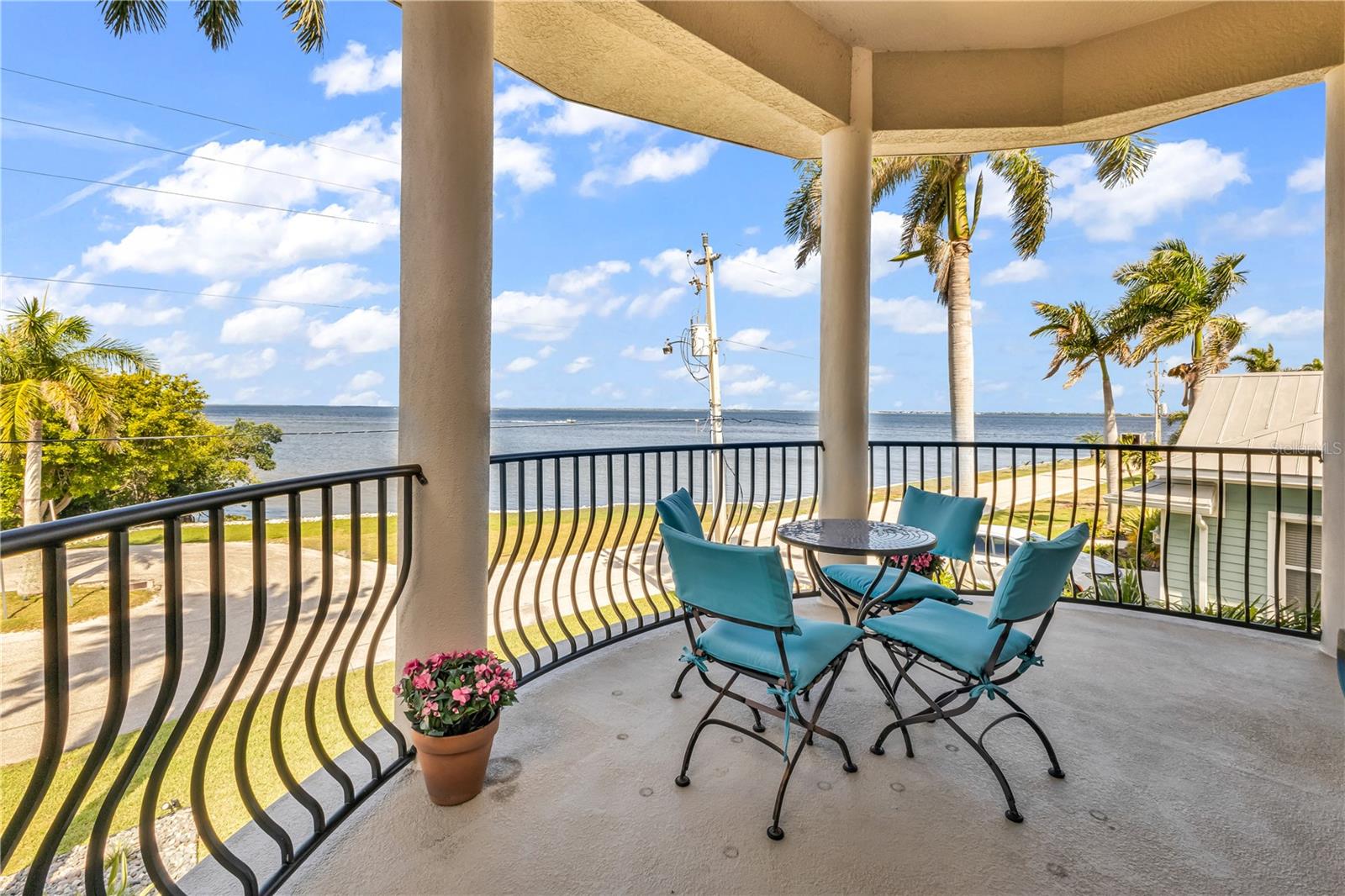 44 COLONY POINT DR