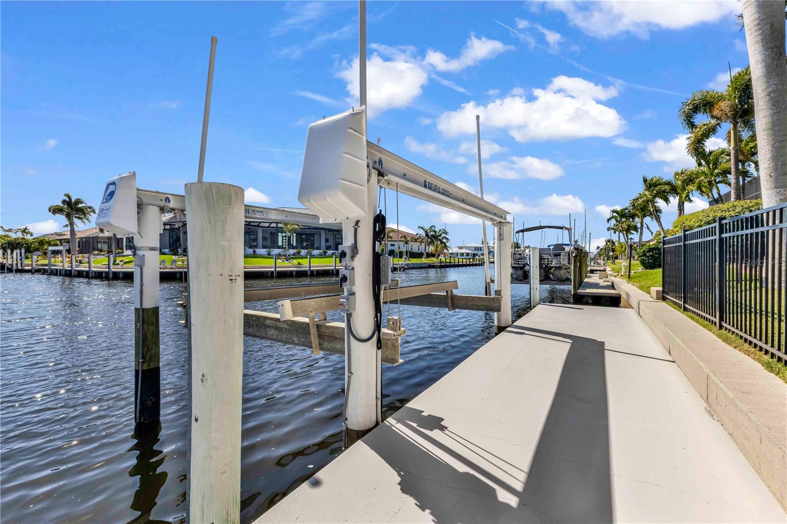 44 COLONY POINT DR