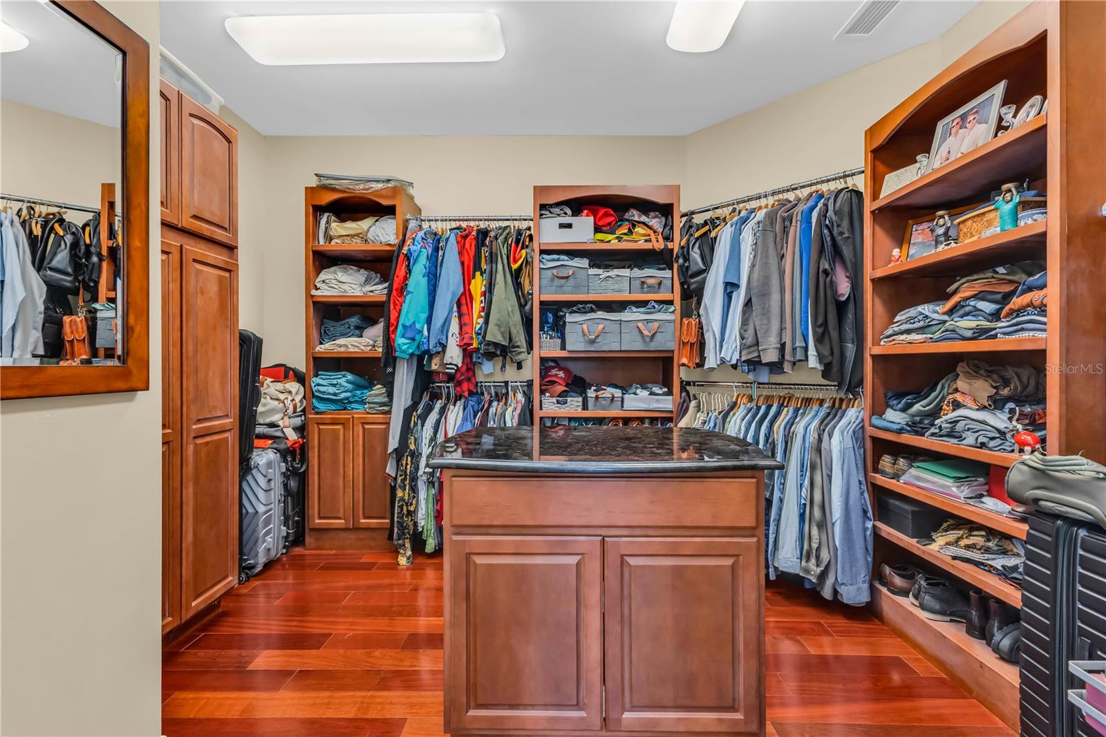 44 COLONY POINT DR
