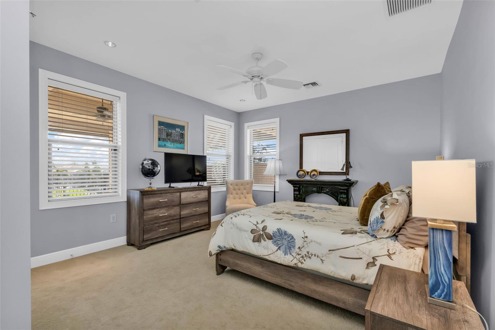 44 COLONY POINT DR