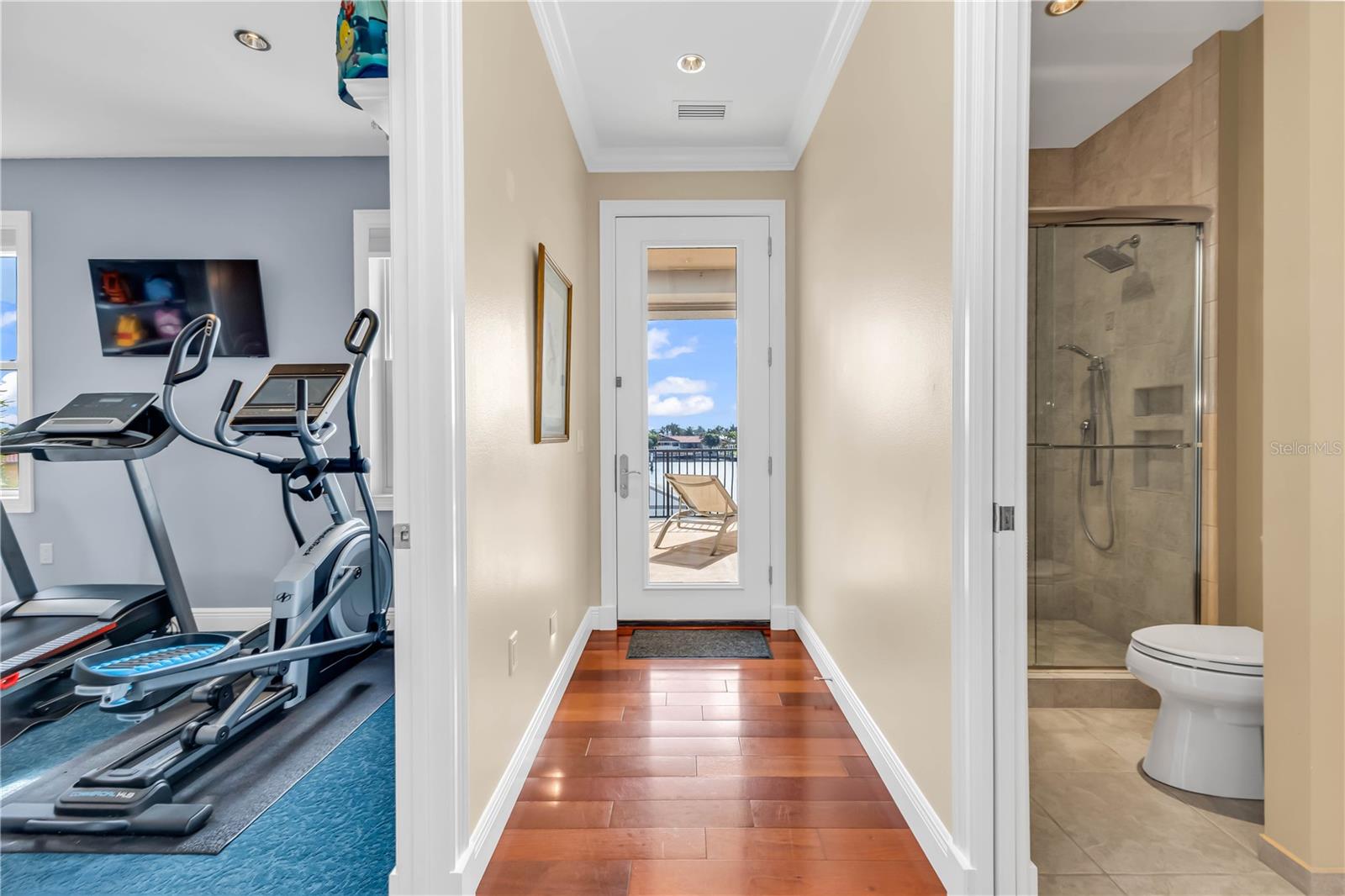 44 COLONY POINT DR