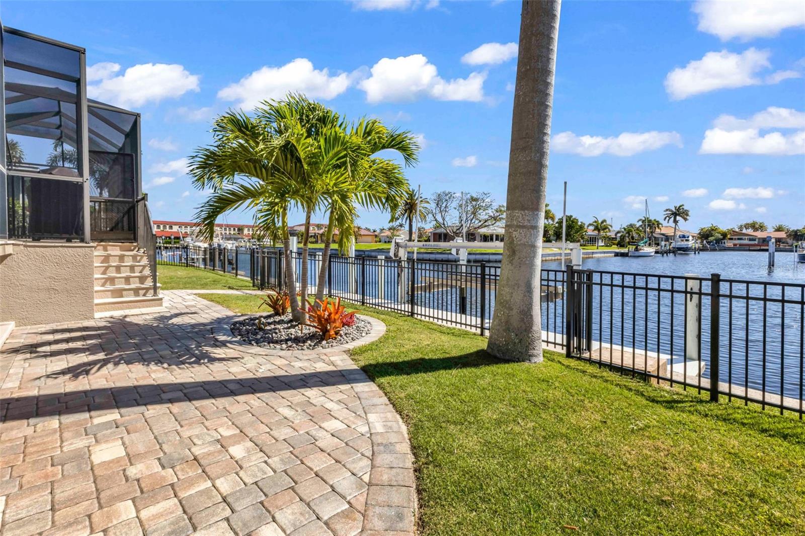 44 COLONY POINT DR