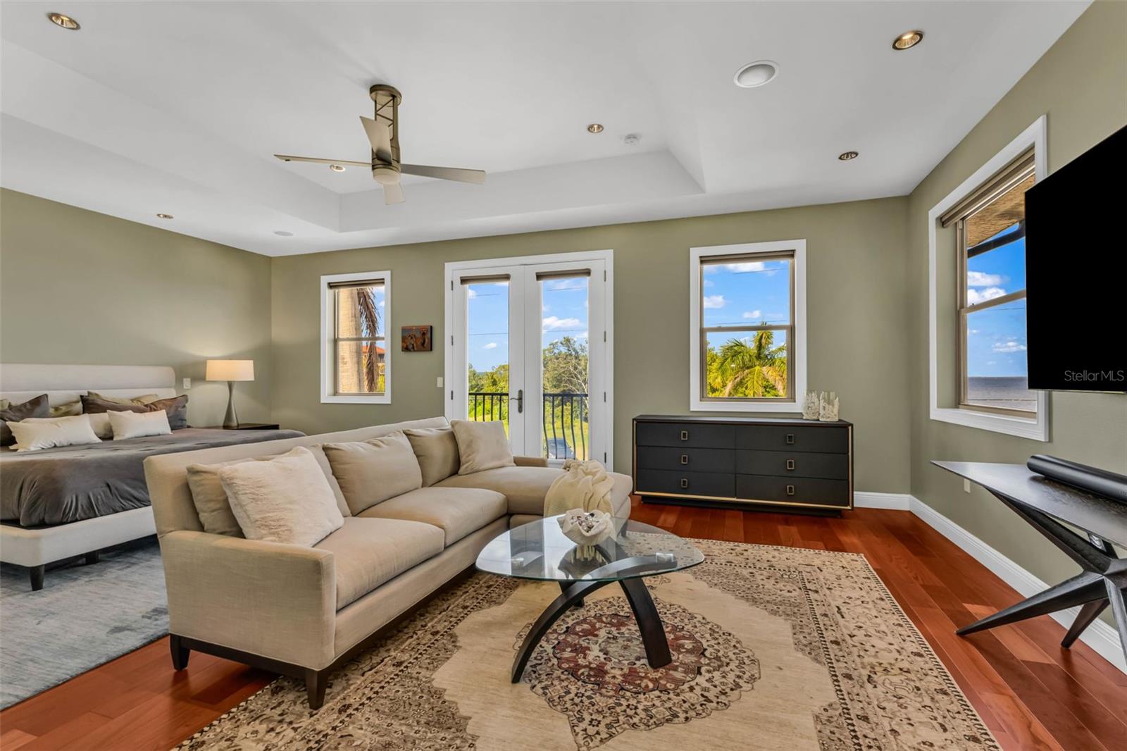 44 COLONY POINT DR