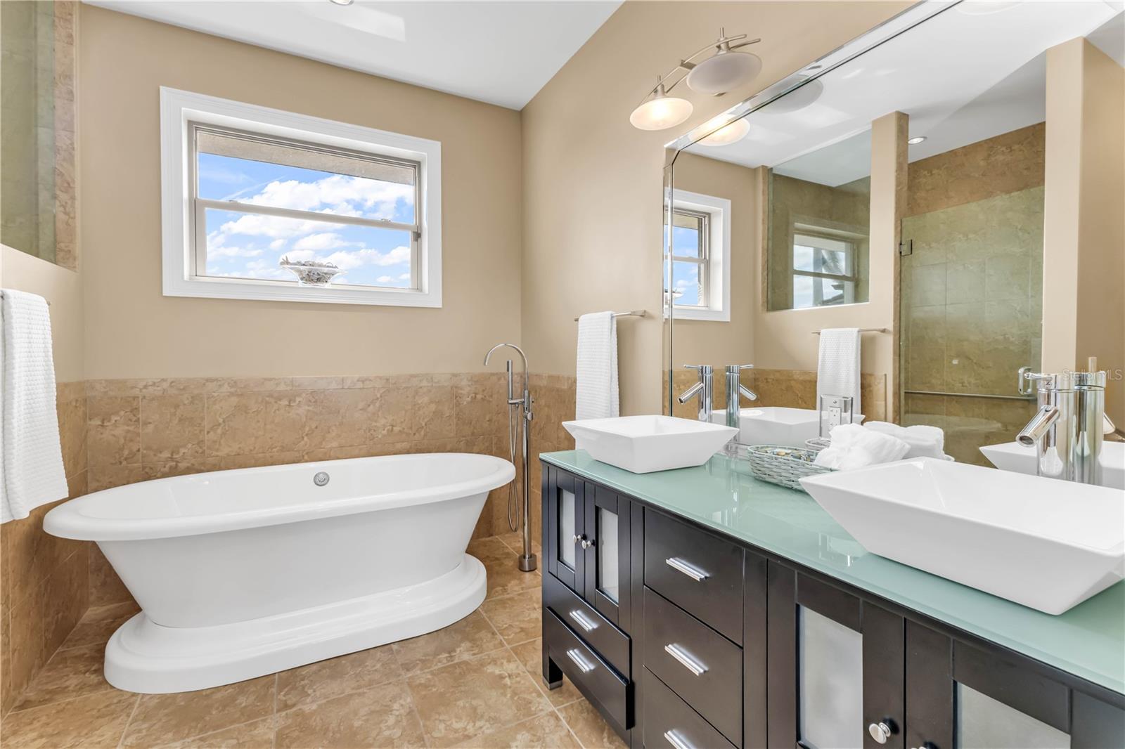 44 COLONY POINT DR