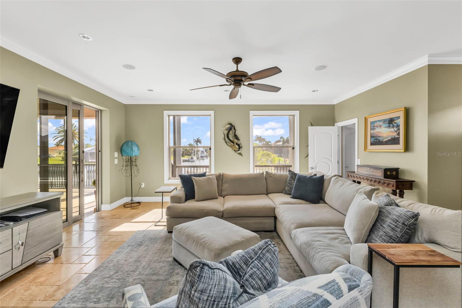44 COLONY POINT DR