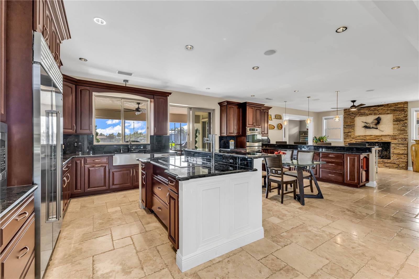 44 COLONY POINT DR
