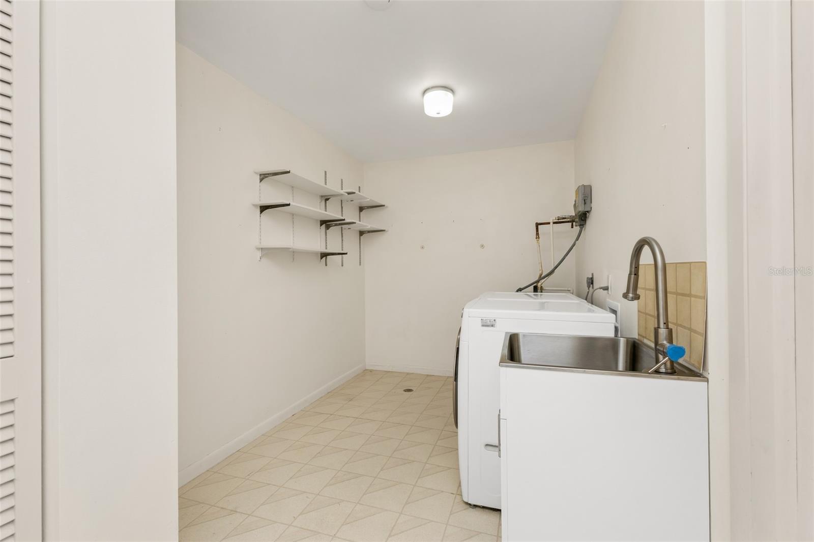 113 HIBISCUS DR