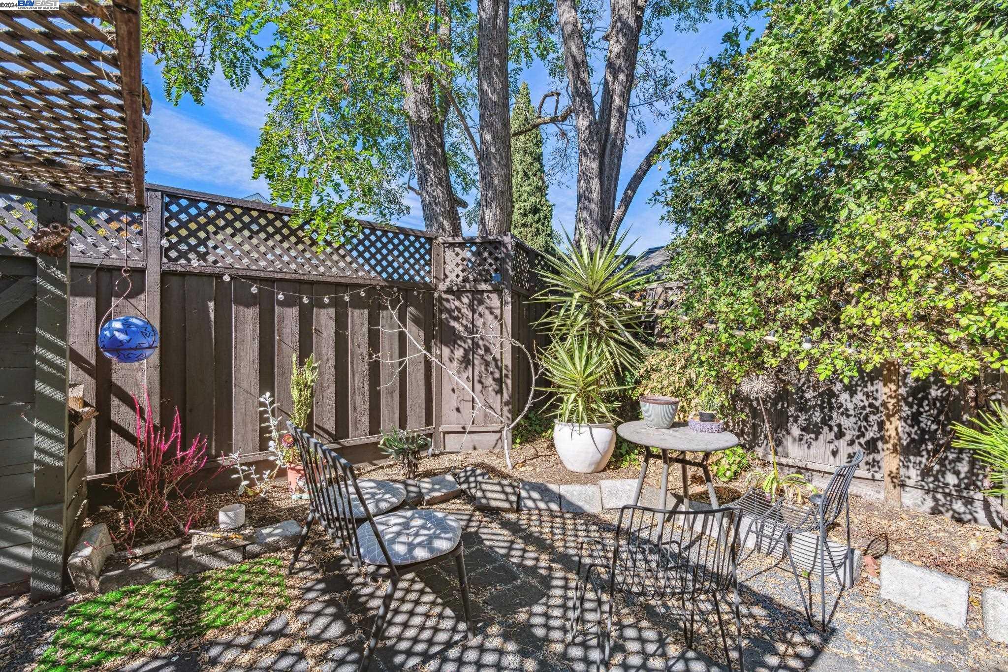 1361 Versailles Ave