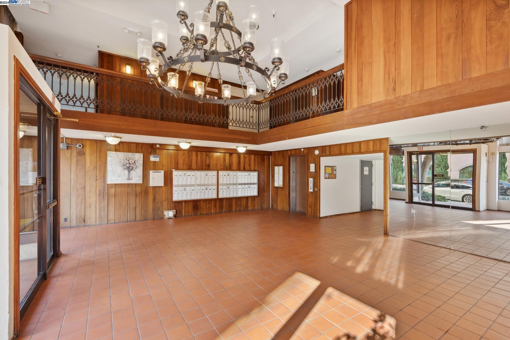 1132 Carpentier St # 404