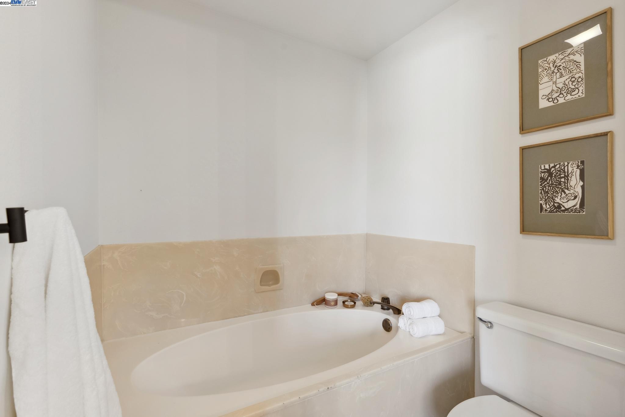 1132 Carpentier St # 404