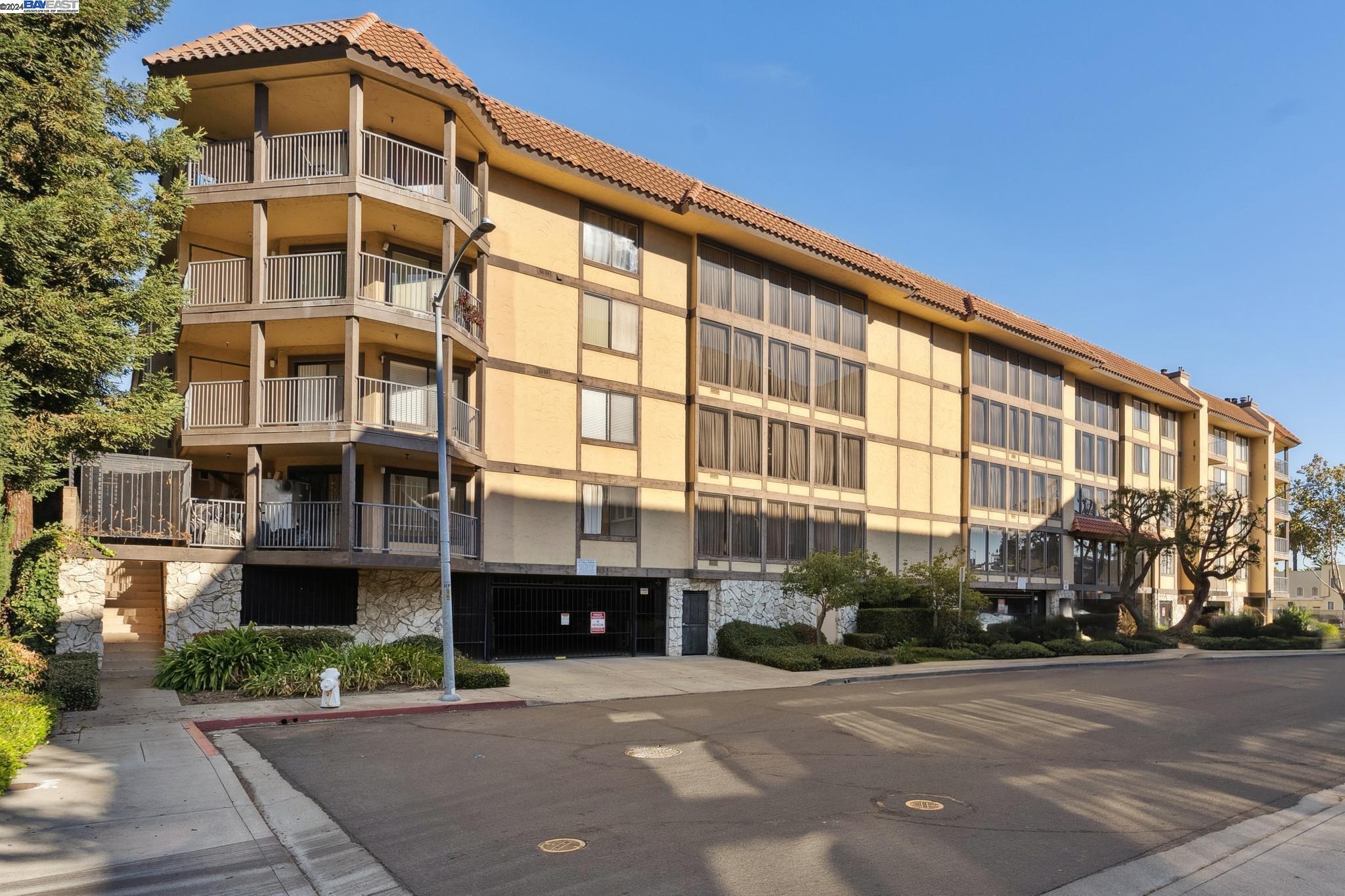 1132 Carpentier St # 404