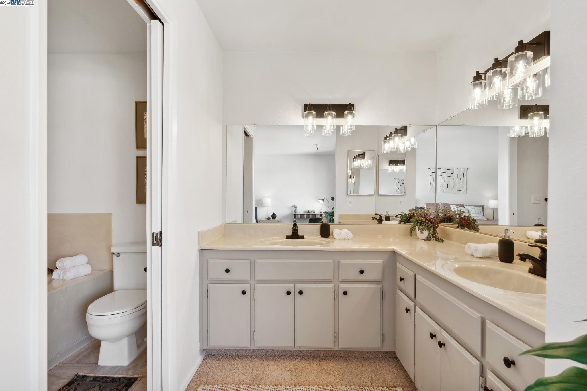 1132 Carpentier St # 404