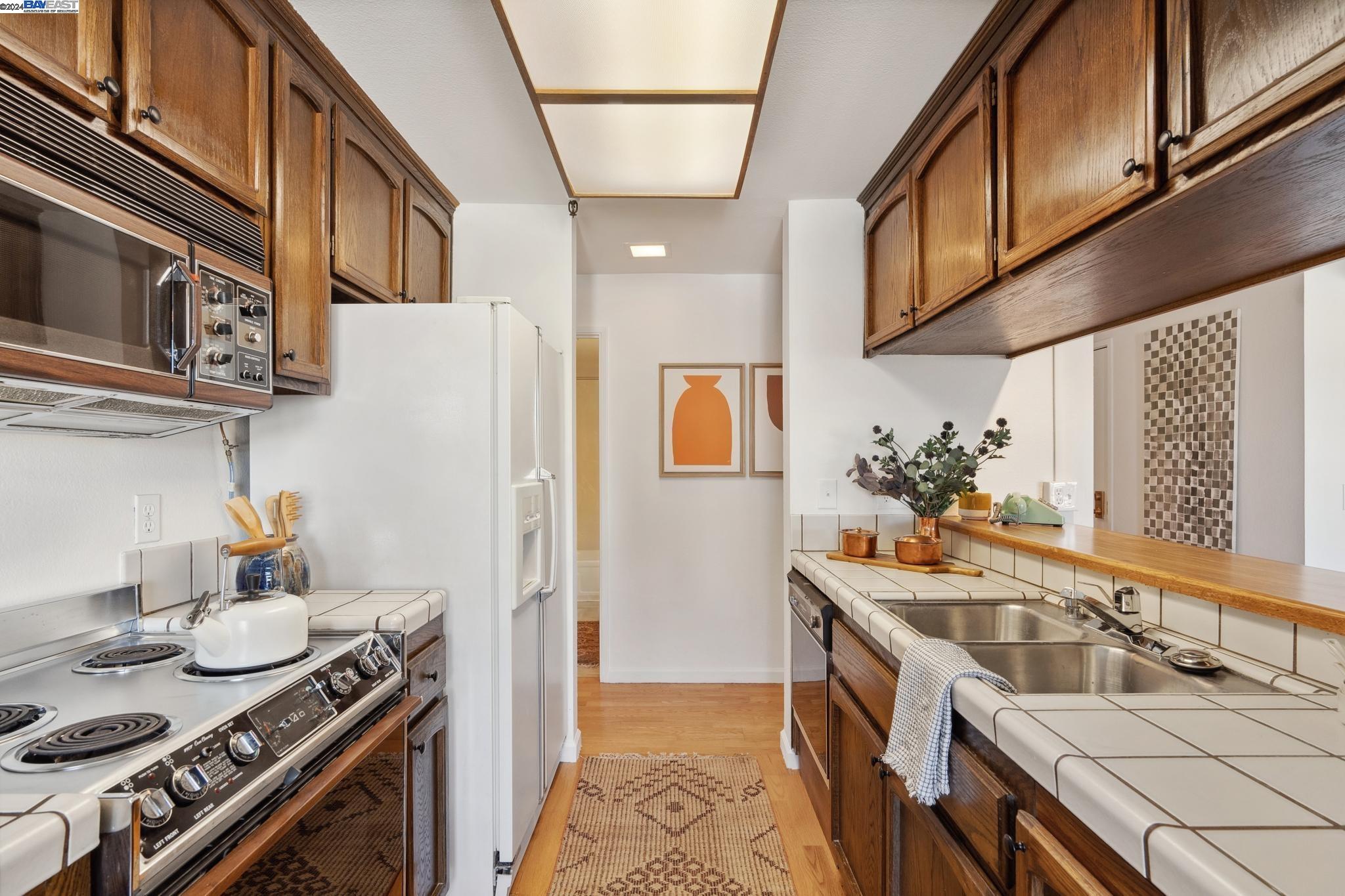 1132 Carpentier St # 404