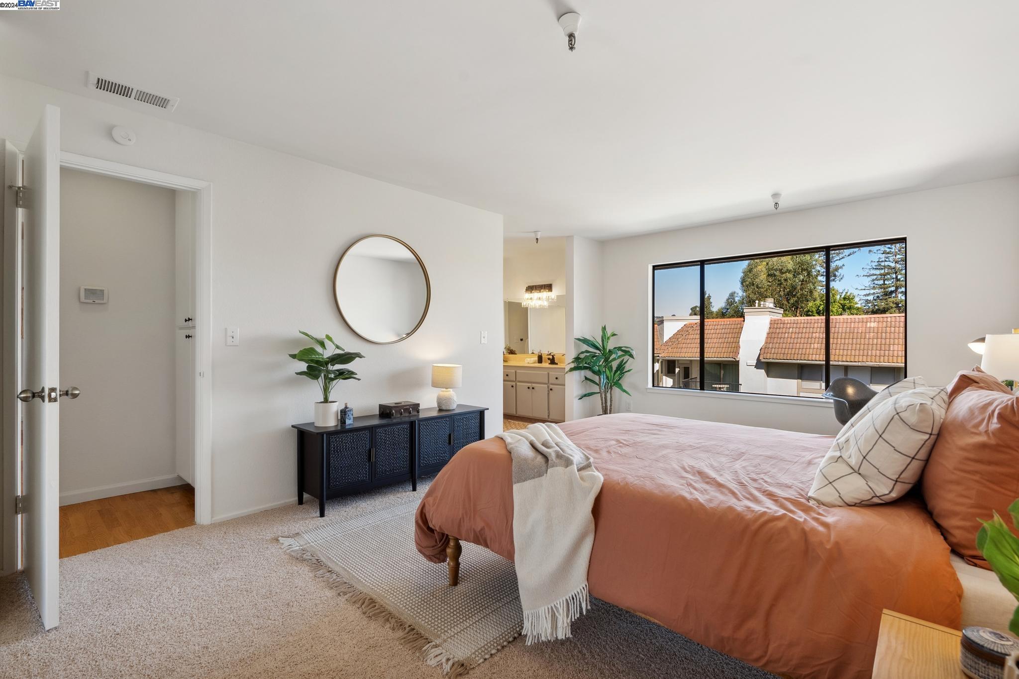 1132 Carpentier St # 404