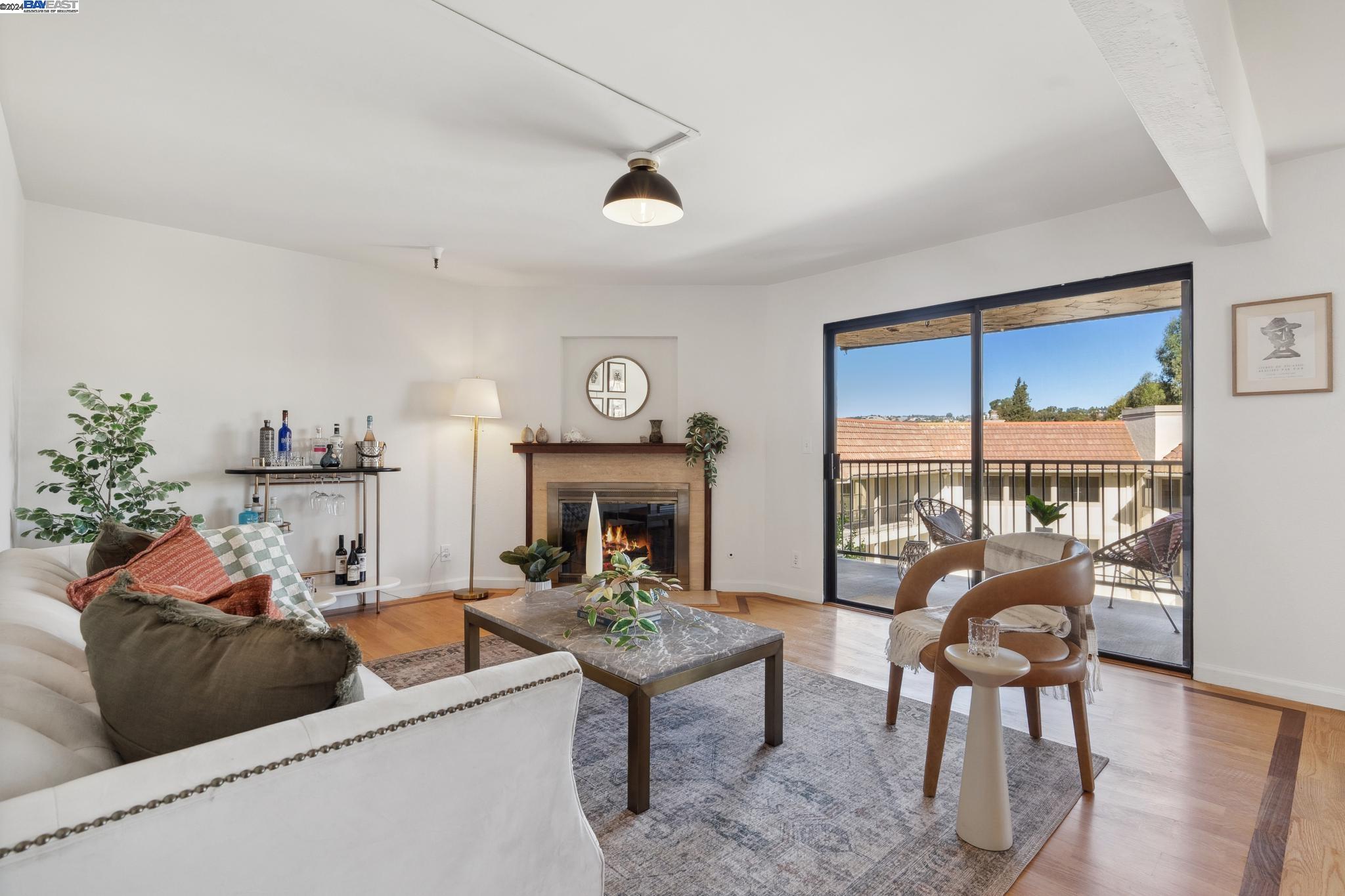 1132 Carpentier St # 404