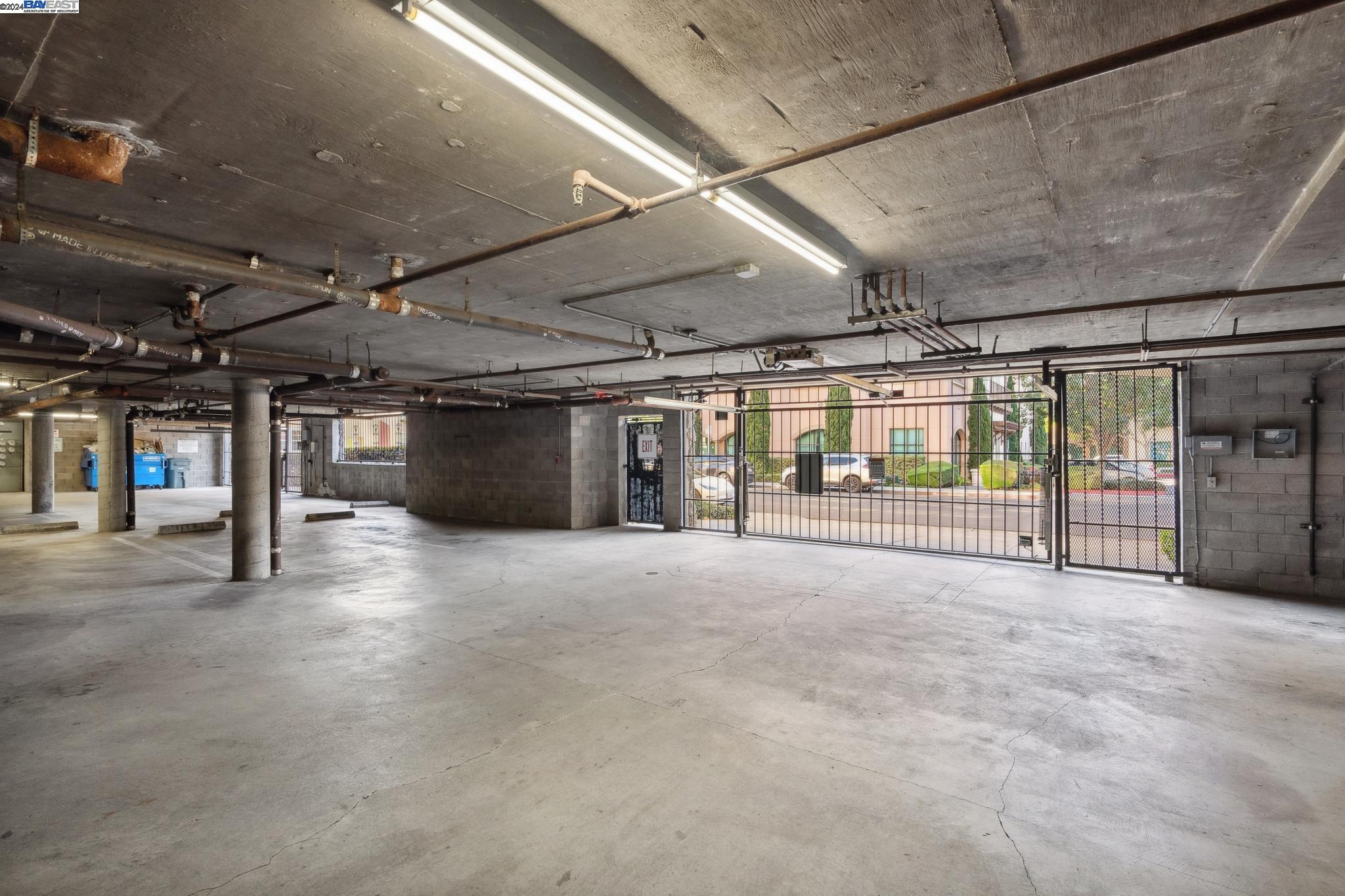 1132 Carpentier St # 404