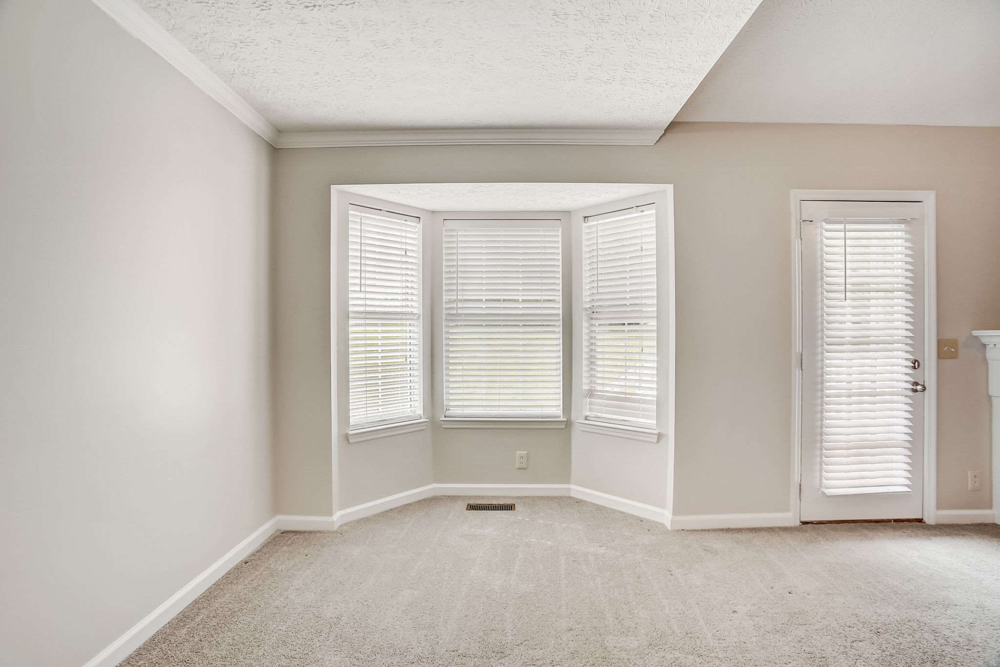 900 Celeste Ct