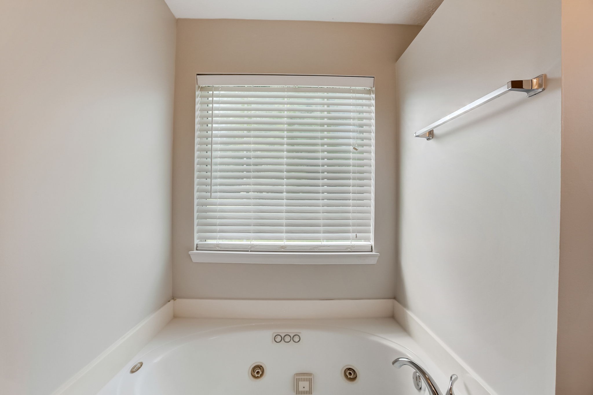 900 Celeste Ct