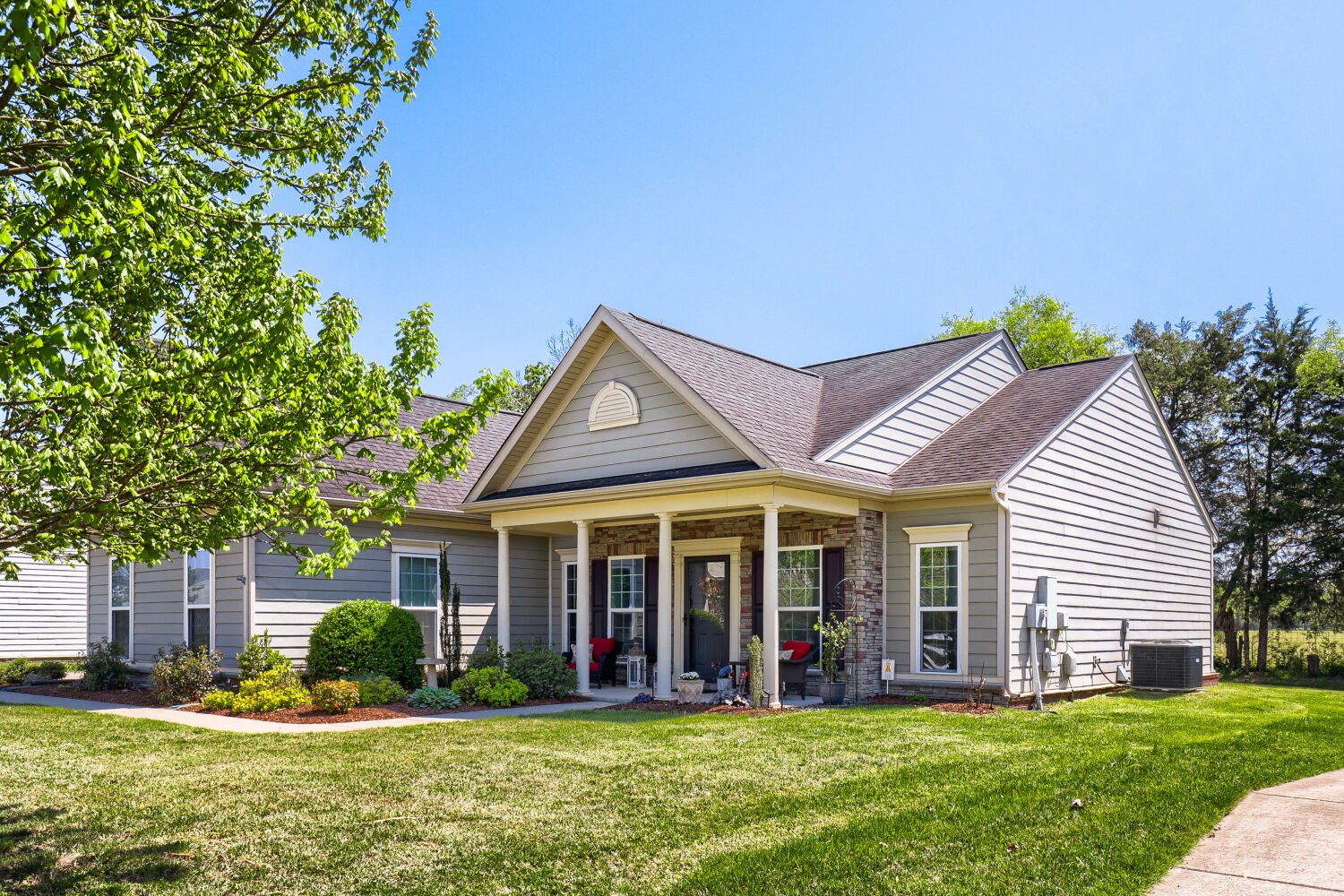 2432 Parkwood Dr