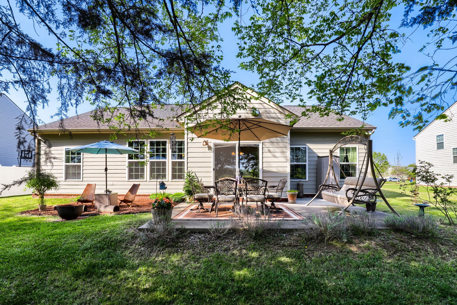 2432 Parkwood Dr