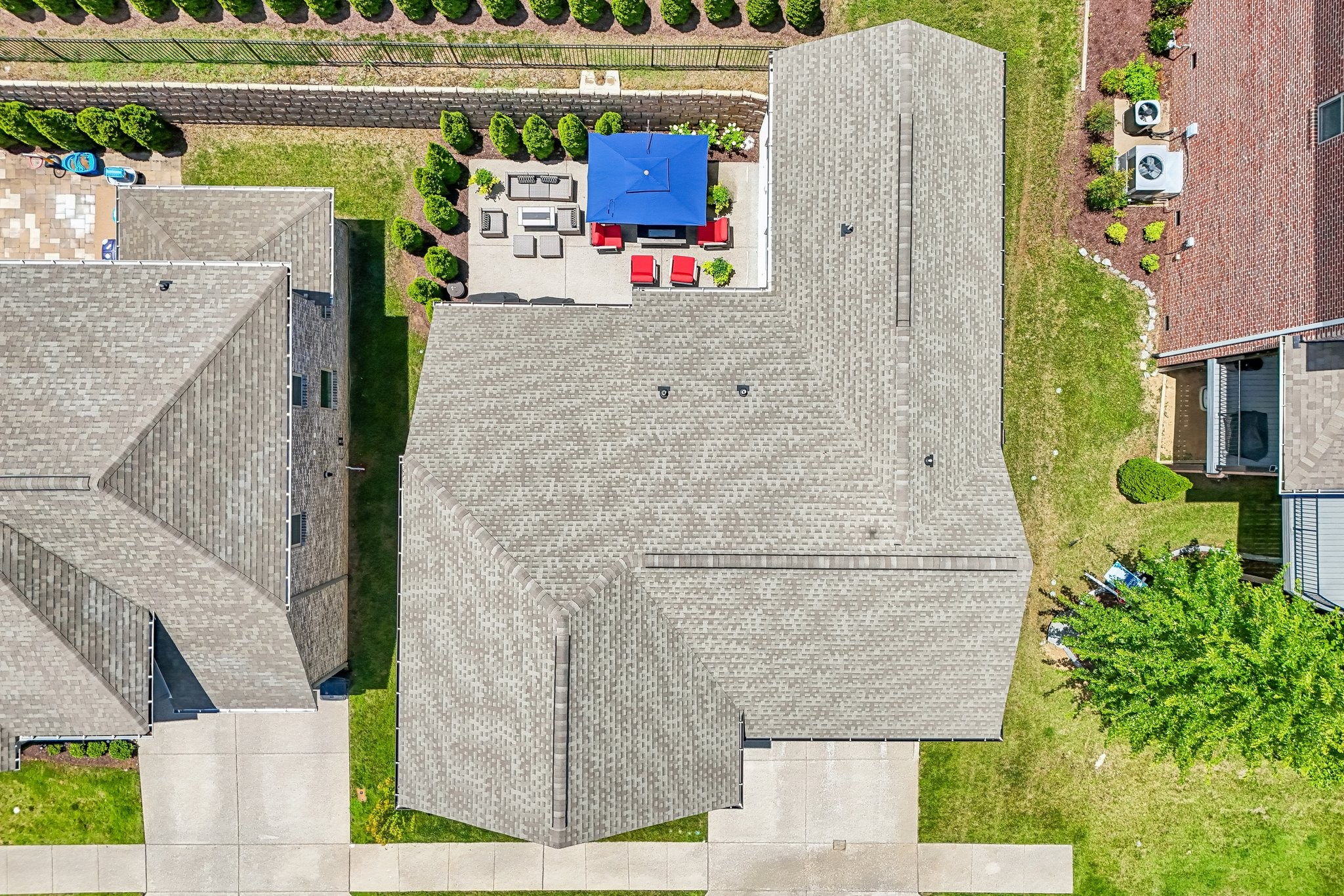 2033 Blackstone Dr