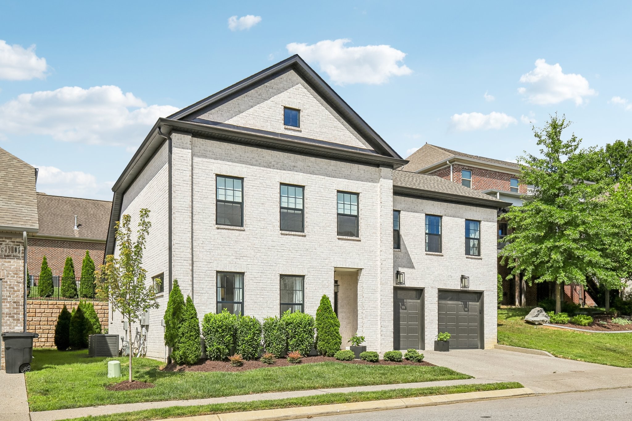 2033 Blackstone Dr