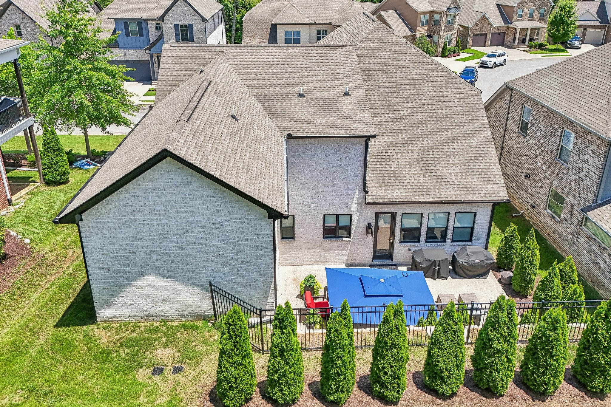 2033 Blackstone Dr