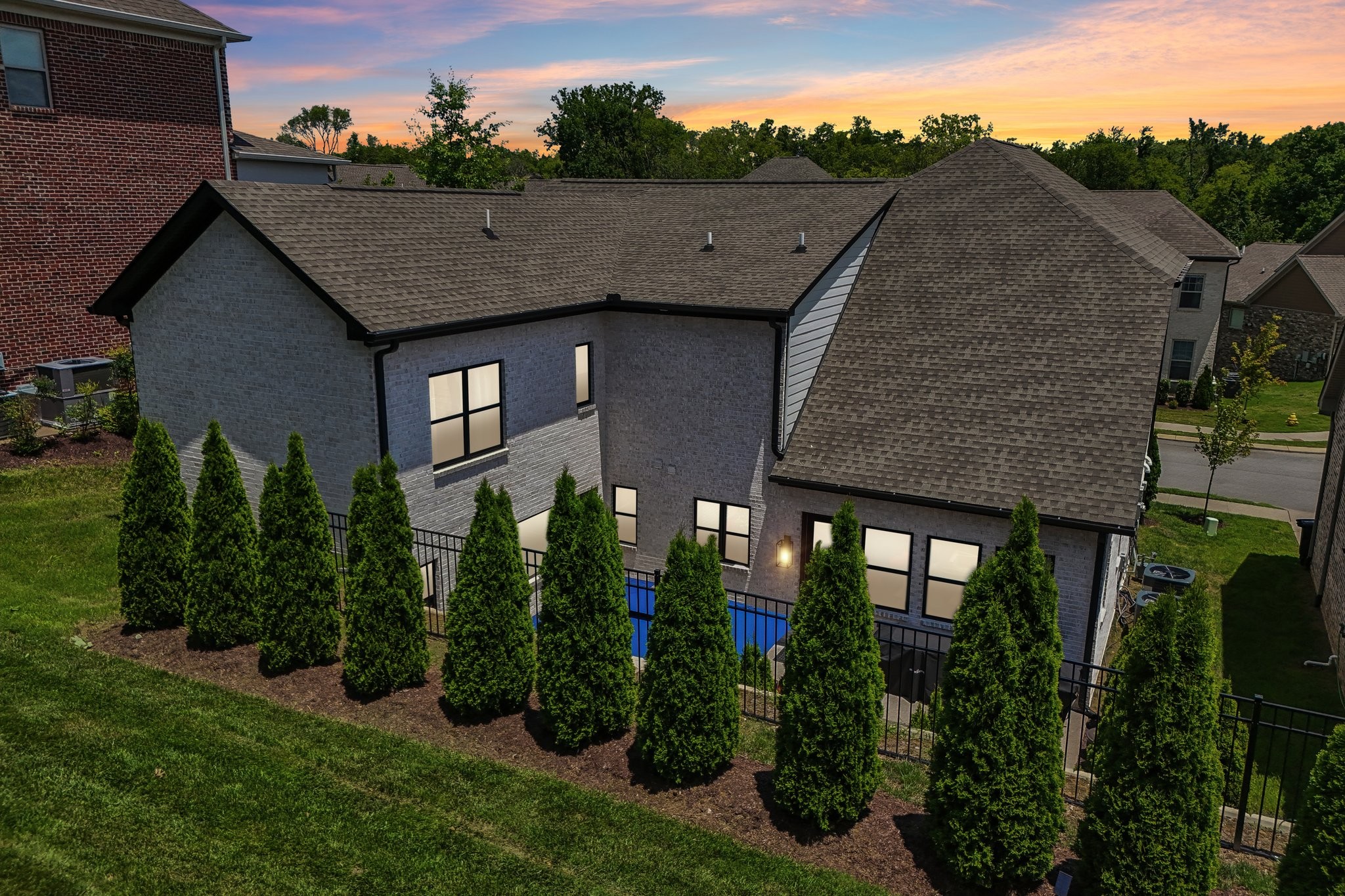 2033 Blackstone Dr